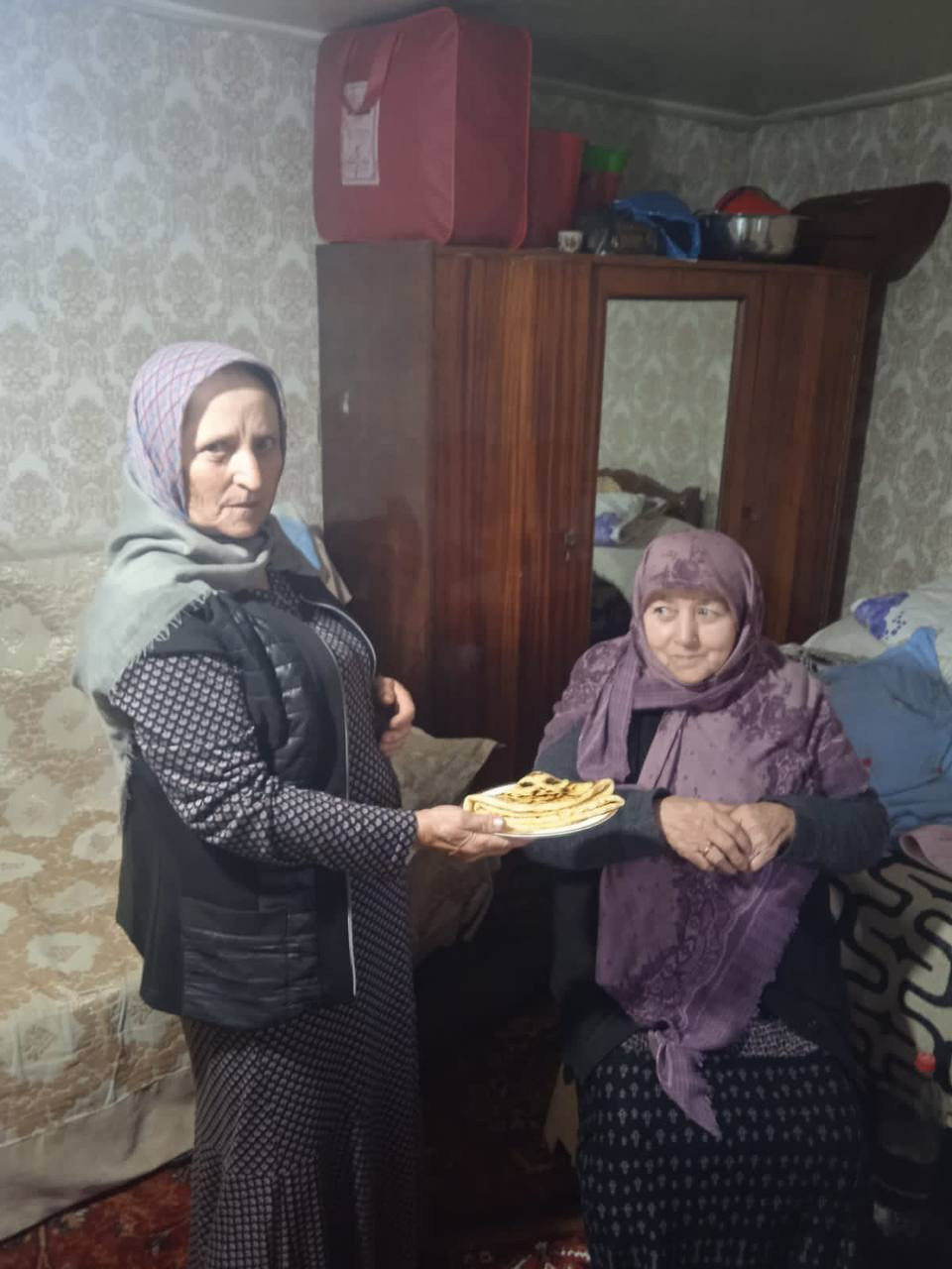 Оказание социально- бытовых услуг подопечной.