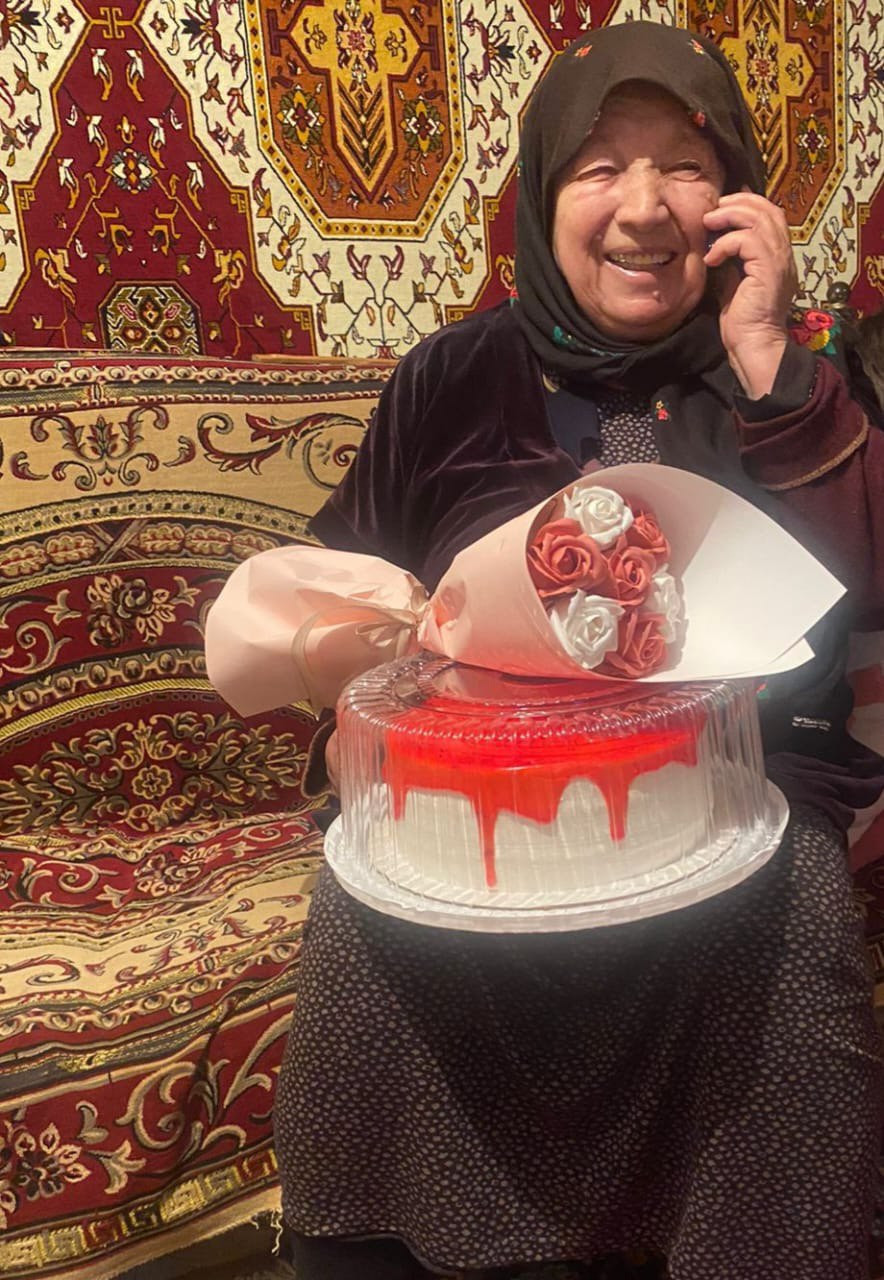 Поздравила свою подопечную с днем ее рождения.