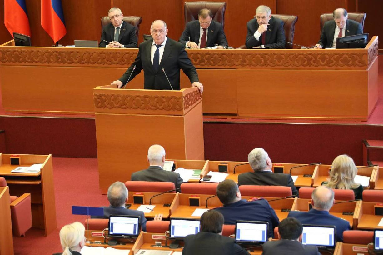Магомедзагид Кихасуров прокомментировал отчёт председателя правительства Дагестана Абдулмуслима Абдулмуслимова, который был представлен Народному Собранию Республики.