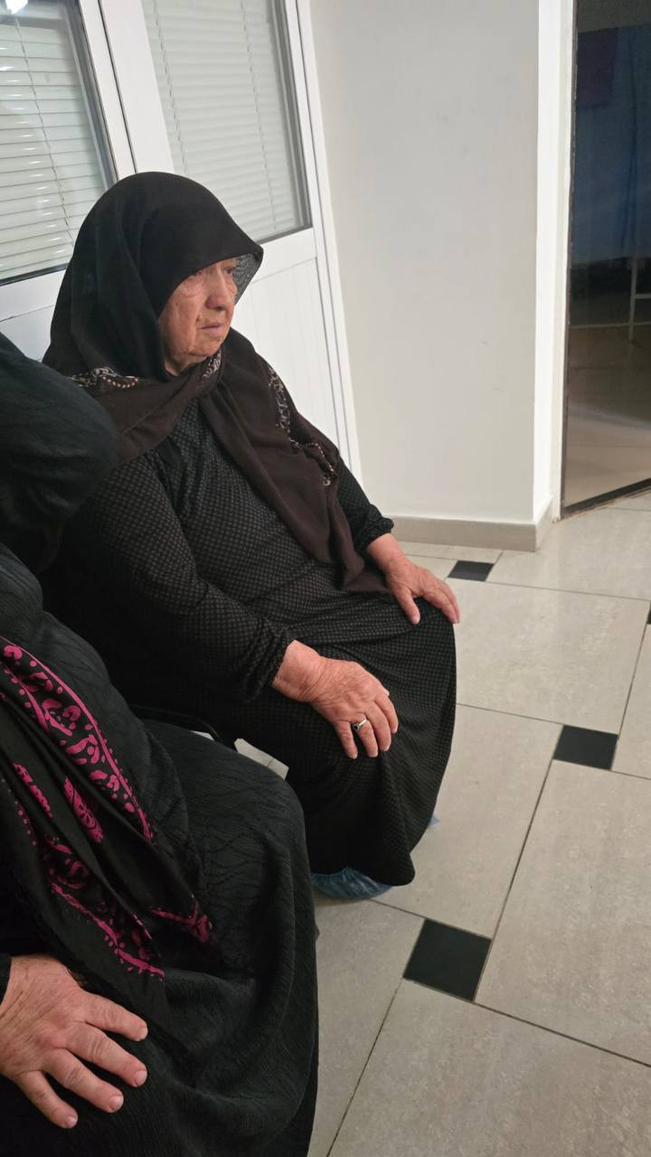 Оказывает социально-бытовые и социально-медицинские услуги подопечной  Малачиевой Чакар.