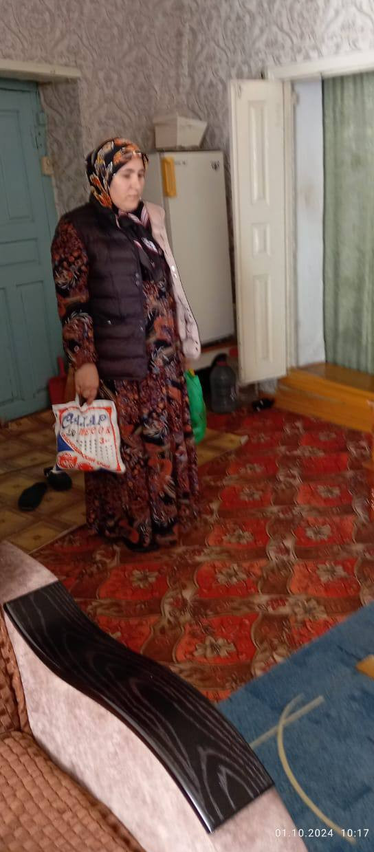 Социальный работник 1 отд. СО на дому Хайрудинова Патимат посетила своих подопечных на дому и поздравила их «С днем пожилого человека»
